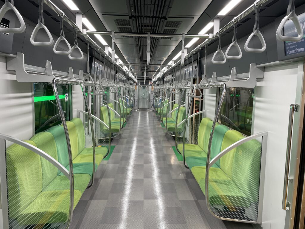 大阪メトロ中央線_車内