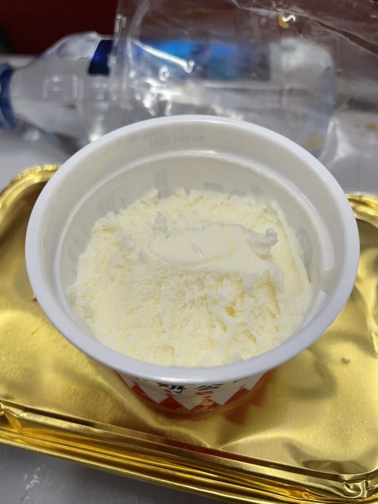 HX618_機内食アイスクリーム