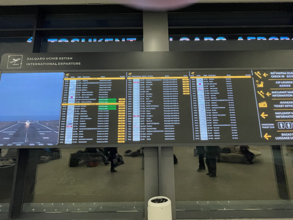 タシュケント国際空港_出発一覧