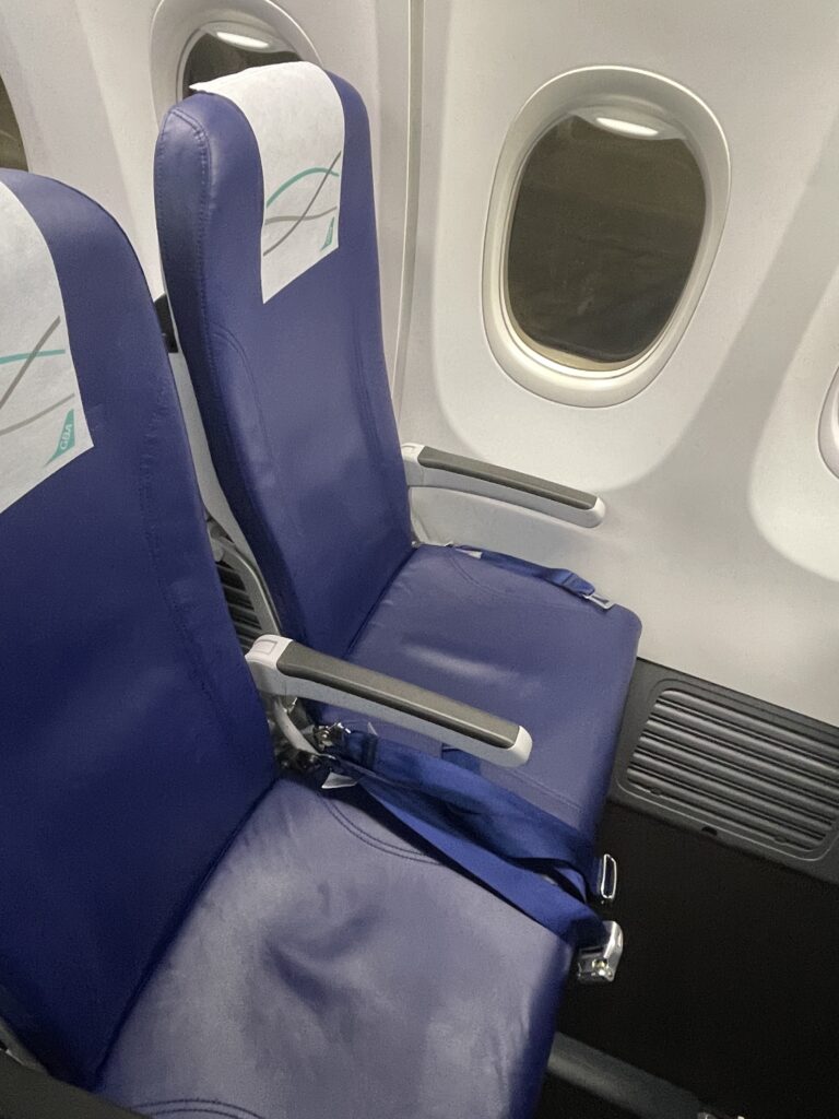 HB357_エコノミークラス_座席