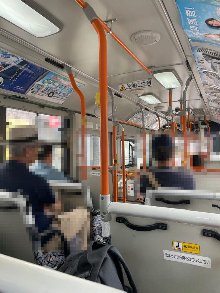 信州まつもと空港行_各停車内
