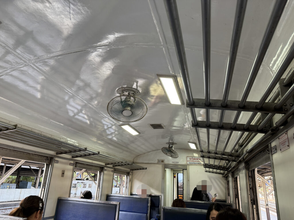 タイ国鉄371列車_車内