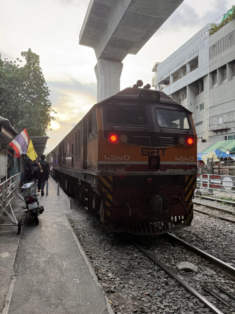 タイ国鉄371列車_パヤタイ駅
