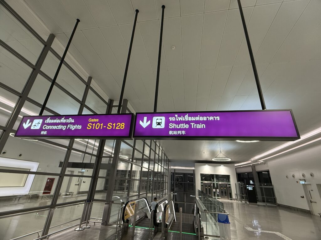 スワンナプーム国際空港_サテライトターミナルシャトルトレイン_案内