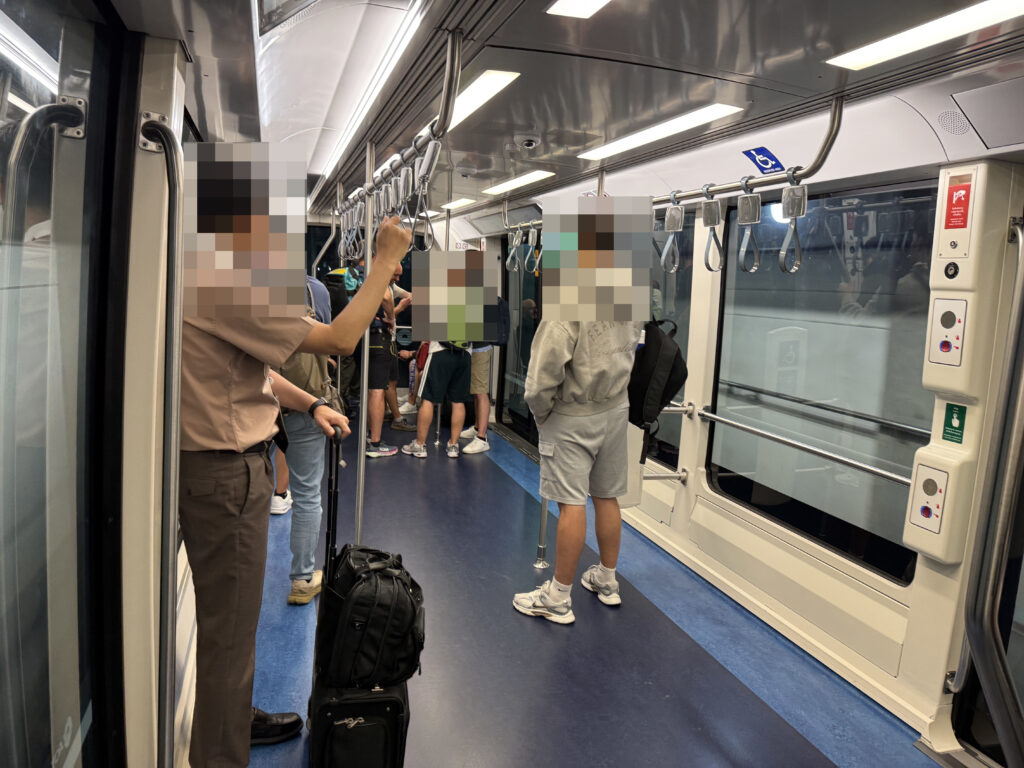 スワンナプーム国際空港_サテライトターミナルシャトルトレイン_車内
