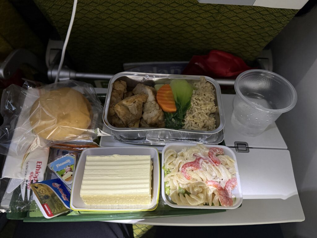 ET609_エコノミークラス_機内食1回目