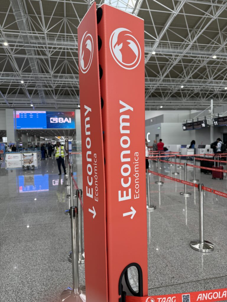 Dr.アントーニオ・アゴスチーニョ・ネート国際空港_チェックインカウンター2