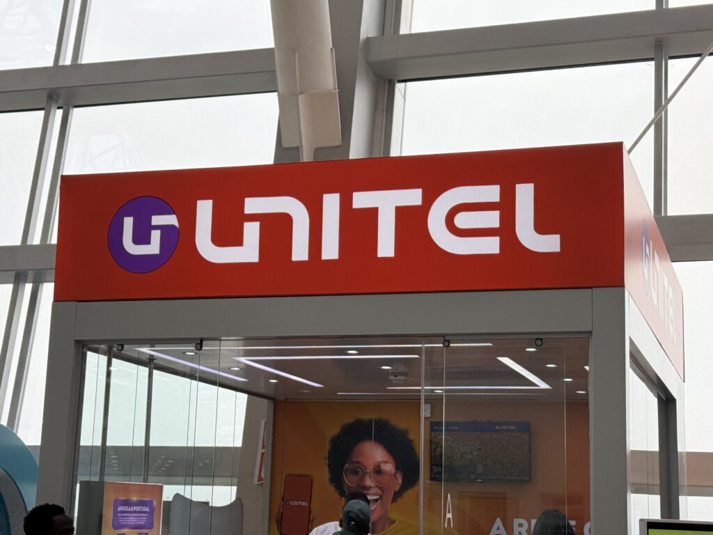 Dr.アントーニオ・アゴスチーニョ・ネート国際空港_UNITELブース