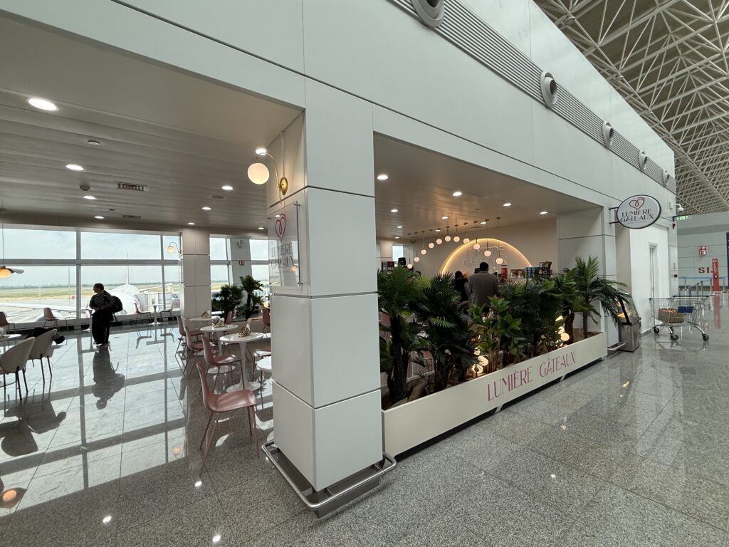 Dr.アントーニオ・アゴスチーニョ・ネート国際空港_カフェ