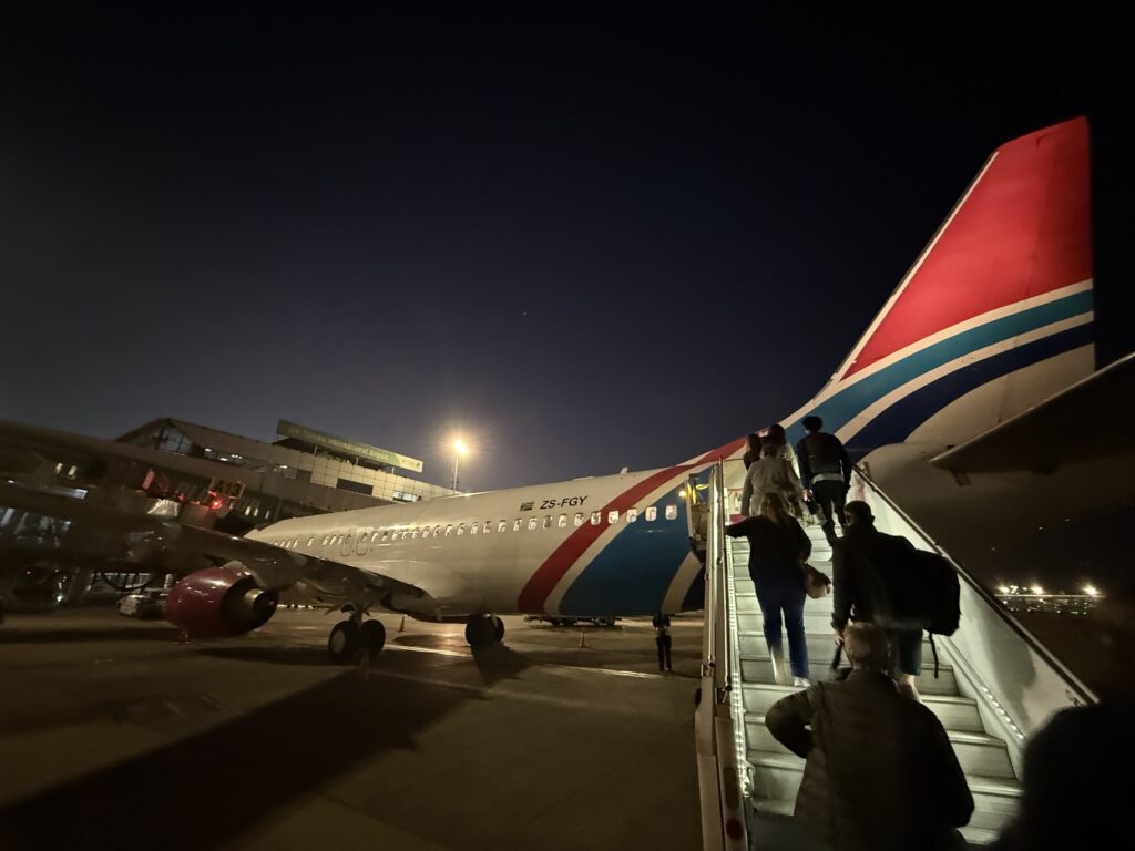 FlySafairFA838_搭乗タラップ